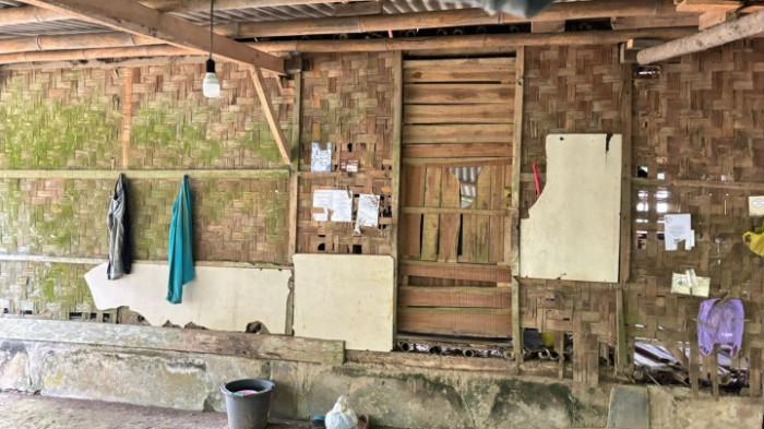 RUMAH UJANG - Penampakan rumah Ujang, warga Desa Sukamakmur, Kecamatan Sukamakmur, Kabupaten Bogor, sebelum direnovasi yang diterima Tribun-Timur.com, Jumat (19/12/2025). Ujang merupakan penerima Program Bedah Rumah Kapolri yang disalurkan lewat Masyarakat Pecinta Polisi Indonesia (MPPI).