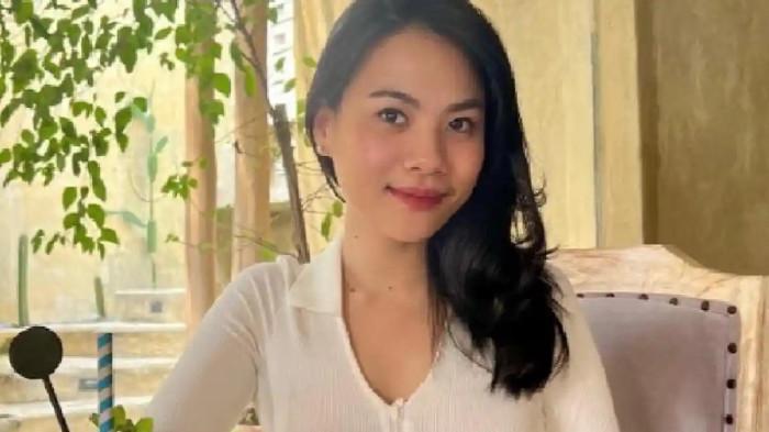 PESAWAT JATUH - Florencia Lolita Wibisono pramugari Pesawat ATR 42-500. Jenazah Florencia Lolita Wibisono telah ditemukan di jurang Bulusaraung, Pangkep.