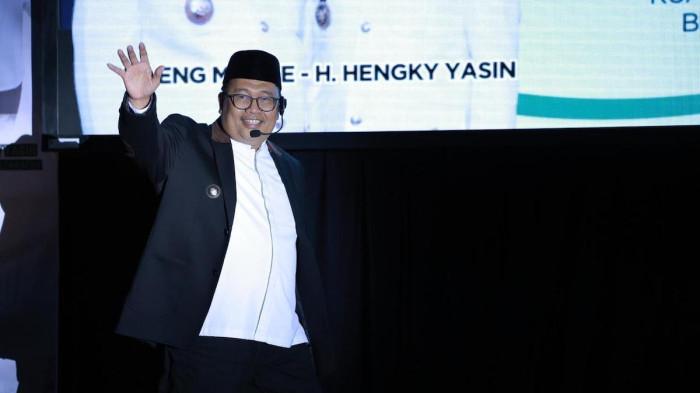 PEMKAB TAKALAR - Bupati Takalar Mohammad Firdaus Daeng Manye memaparkan capaian dan arah pembangunan dalam Refleksi Setahun Hari Kerja Kepemimpinan di Ruang Pola Kantor Bupati Takalar, Jalan Jenderal Sudirman No 26, Kelurahan Kalabbirang, Kecamatan Pattallassang, Senin (02/03/2026). 