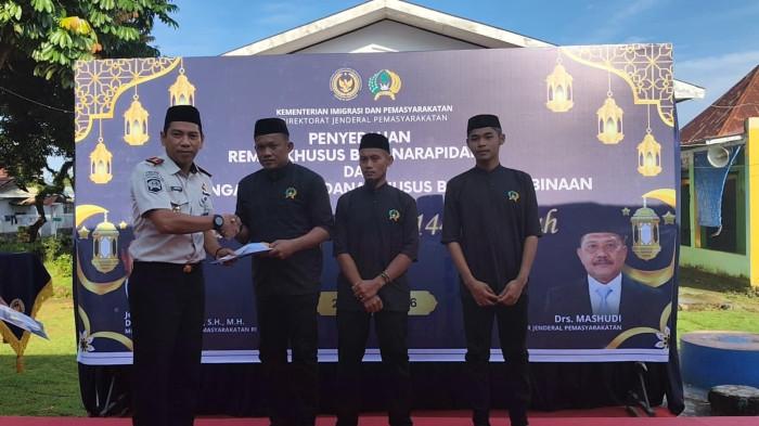 REMISI LAPAS MAROS - Pemberian secara simbolis remisi terhadap warga binaan di Lapas Kelas IIB Maros Sabtu (21/3/2026).Sebanyak 150 narapidana menerima remisi khusus Idulfitri 1447 Hijriah.