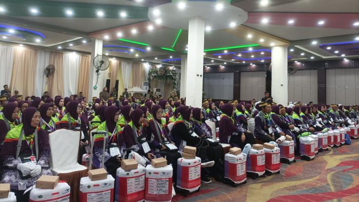 HAJI 2026 - Persiapan pemberangkatan calon jamaah haji dari Kabupaten Bone pada tahun 2025 lalu. Mulai hari ini, Selasa (21/4/2026), sebanyak 2.023 jamaah Haji asal Bone menuju Tanah Suci.