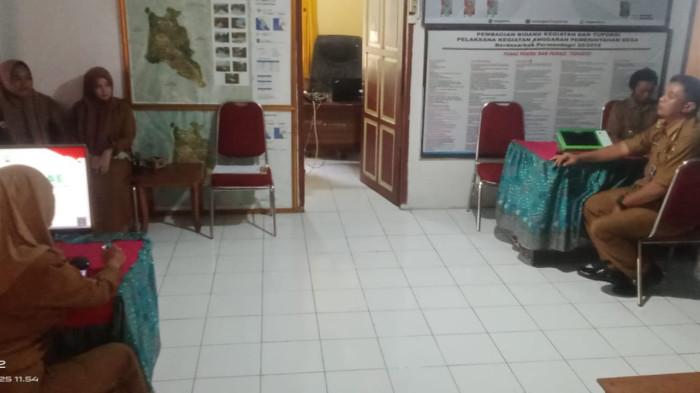 Sidak Kantor Desa Banggae, Camat Minta Pelayanan Publik Lebih Efisien