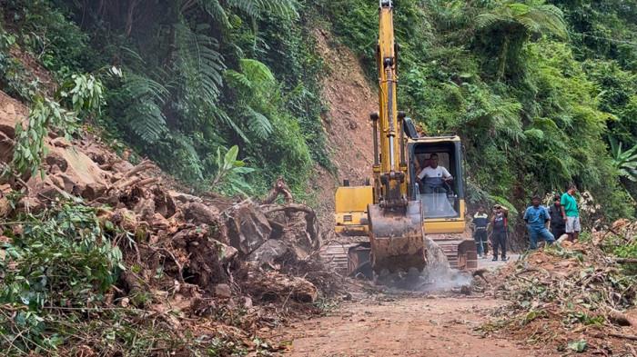 BREAKING NEWS: Longsor di Poros Palopo-Bastem, BPBD Intens Patroli