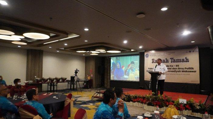 Bupati Maros Chaidir Syam Tantang Alumni Baru FISIP Unismuh Berani Berkompetisi