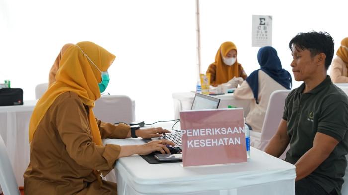 Peringati Sumpah Pemuda, R8 Group Gelar Donor Darah dan Pemeriksaan Kesehatan Gratis - DONOR-DARAH-R8-GROUP-4.jpg