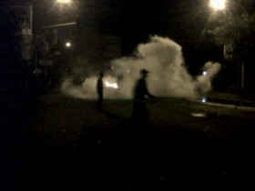 Kepulan Asap Gas Air Mata Warnai Bentrokan di Alauddin