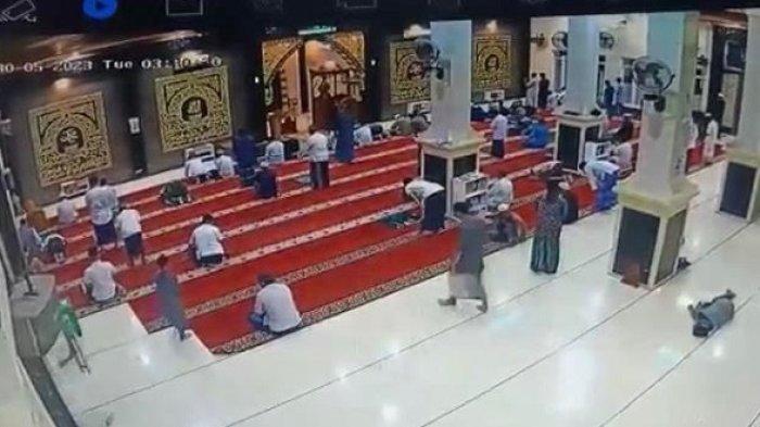 Sosok Dosen Unhas Meninggal di Masjid Saat Hendak Salat Subuh Berjemaah