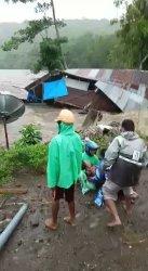 Dua Rumah Hanyut Terbawa Arus Akibat Hujan Deras Melanda Kota Parepare