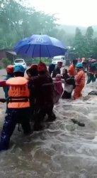 Berkemah di Objek Wisata, 95 Anak SD Dievakuasi Karena Banjir