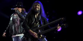 9 Fakta Jelang Konser Guns N Roses di GBK, Undang Jokowi hingga Kejutan Axl Rose cs