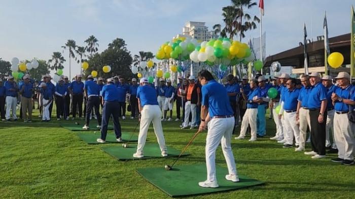 ISC 2024 - Pembukaan turnamen Indonesia Senior Cup 2024 di Pondok Indah Golf Course, Jakarta Selatan, 19 November 2024. Turnamen Indonesia Senior Cup 2024 yang diikuti peserta dari 16 cabang daerah ini menghasilkan berbagai pemenang, seperti Bambang Suwita untuk Best Gross Overall dan Ucok Hidayat sebagai Best Nett Overall, serta Tim Jakarta meraih Best Gross Team dengan enam pemain terbaik.
