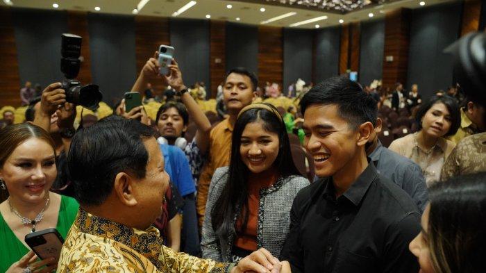 Prabowo Subianto-Kaesang Pangarep Salam Komando di Ulang Tahun Luhut Binsar Pandjaitan