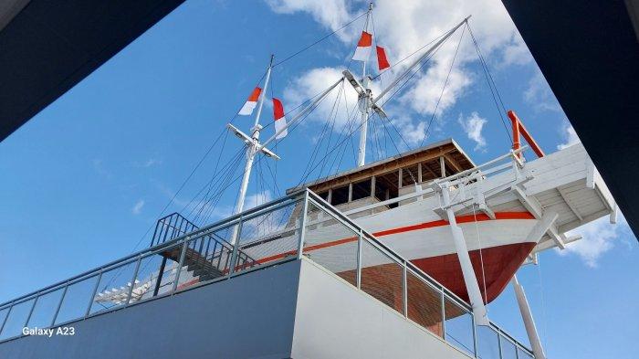 VIDEO: Kapal Pinisi di Gedung Satu Atap Bulukumba Terbakar