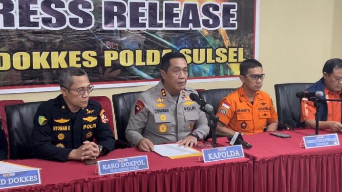 IDENTIFIKASI KORBAN - Kapolda Sulsel Irjen Pol. Djuhandhani Rahardjo Puro dalam konferensi pers di Posko Ante Mortem Biddokkes Polda Sulawesi Selatan, Jalan Kumala, Kecamatan Tamalate, Kota Makassar pada Rabu (21/1/2026) pukul 11.30 wita. Korban pertama sedang jalani identifikasi