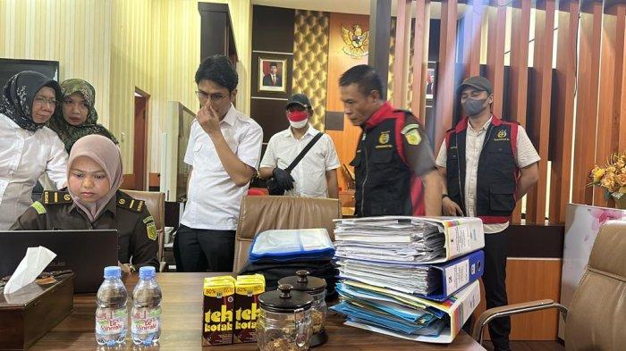 Hasil Penggeledahan Kantor BPN Sulsel oleh Kejati Soal Korupsi Mafia Tanah Bendung Passeloreng Wajo