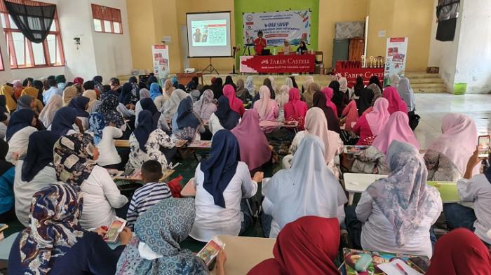 135 Guru TK di Takalar Antusias Ikuti Workshop Menggambar dan Mewarnai, Dilatih Seniman Profesional