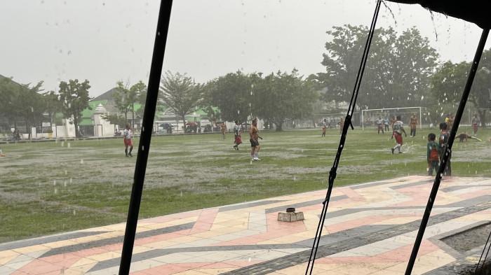 Meski Diguyur Hujan, Dandim Palopo Rela Kehujanan Buka Sawerigading Cup III 2025