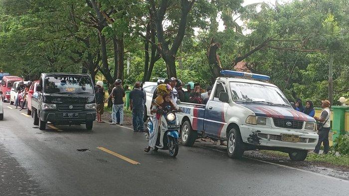 Terlibat Kecelakaan Maut, Mobil Putih di Jeneponto Jadi Tontonan Warga