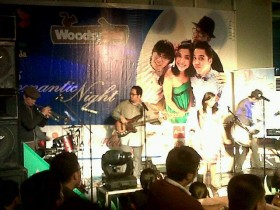 Mocca Tampil Romantis di Woodsy Gab Makassar
