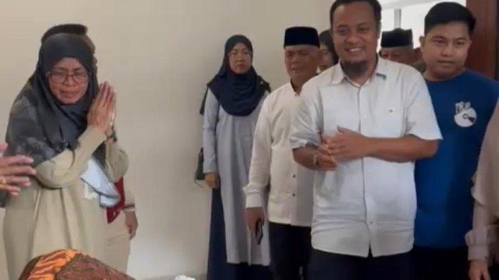 Andi Sudirman Sulaiman Sambangi RS Siloam Makassar, Doakan Almarhumah Hj Johra Istri Muslimin Bando