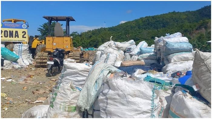 PELANTIKAN SEKDA - Tumpukan sampah di TPA