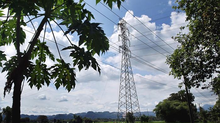 Tanpa Pemadaman, PLN PDKB ANOA Makassar Ganti Insulator Pecah di Maros - PENGGANTIAN-INSULATOR10.jpg