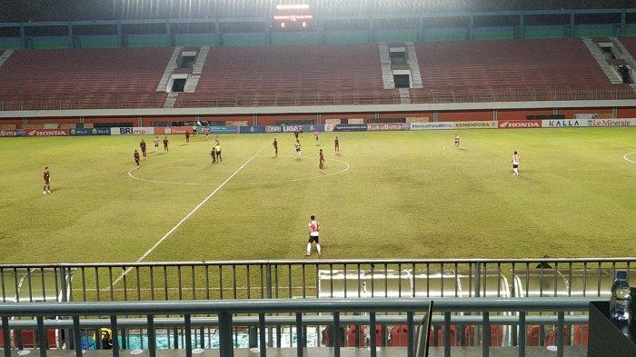 Skor PSM Makassar Tertinggal 1-0, Striker Madura United Lulinha Taklukkan Reza Arya Pratama