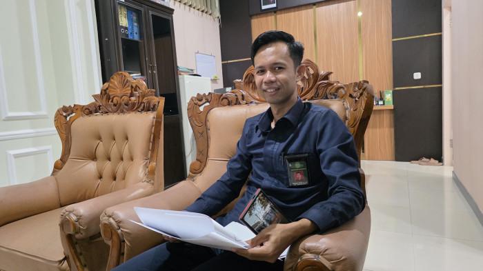 ANGKA PERCERAIAN - Panitera Pengadilan Agama Maros, Muhammad Ridwan saat ditemui di Kantornya, Rabu (7/1/2026). Berdasarkan data Pengadilan Agama (PA) Maros, jumlah perkara perceraian mencapai 716 kasus.