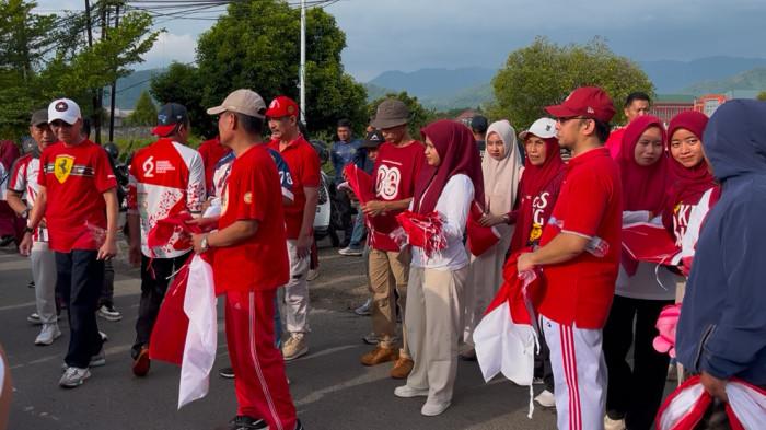 Pemkot Palopo Bagi-bagi Ribuan Bendera Merah Putih dan Tebar Ribuan Bibit Ikan