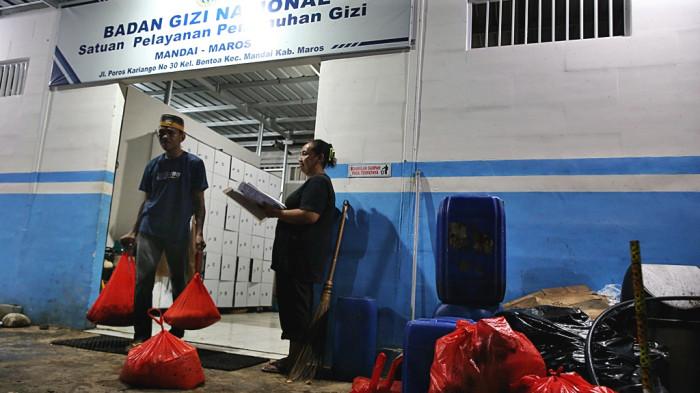 Pertamina dan Warga Ubah Limbah MBG Jadi Pakan Ternak Berkelanjutan - Pengumpulan-Sampah-MBG.jpg