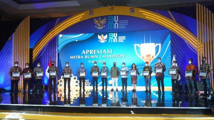 Selamat! PLN Sabet Penghargaan Mitra BUMN Champion 2022 dari Menteri BUMN