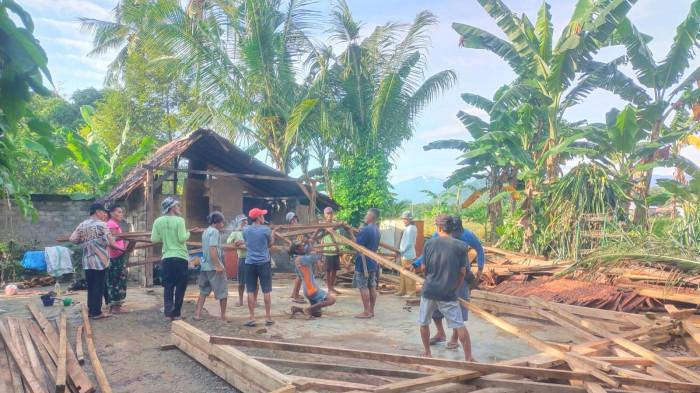 Solidaritas Warga Lamasi, Galang Donasi Puluhan Juta Demi Bangun Rumah Korban Angin Kencang
