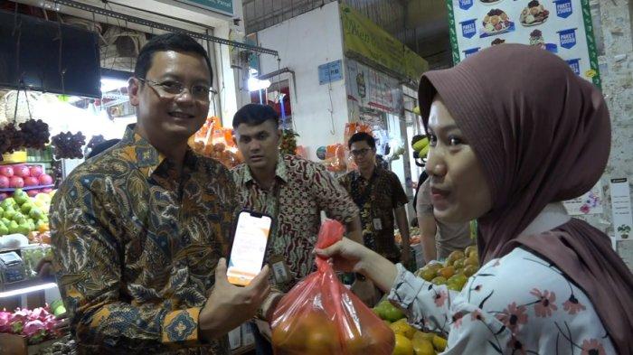 BSI Dorong Digitalisasi Pembayaran Melalui QRIS di Pasar Gede Solo