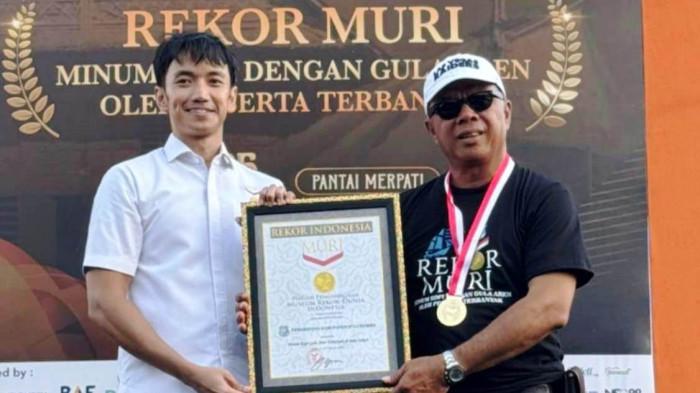 Ribuan Warga Minum Kopi Gula Aren Pecahkan Rekor MURI di Bulukumba