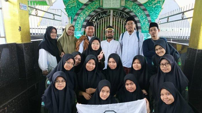 Pondok Pesantren Multidimensi Al-Fakhriyah Makassar Rihlah Delapan Makam Ulama