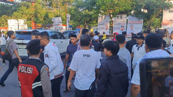 TOLAK JOKOWI -  Demo tolak kedatangan