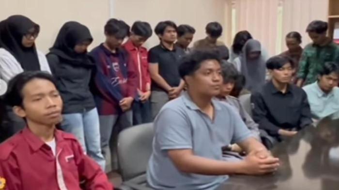 VIDEO MAHASISWA UNSRI - Sejumlah senior dari Himpunan Mahasiswa