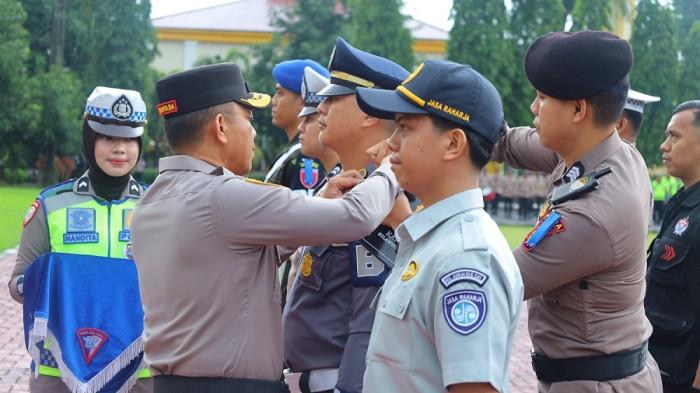 Caption: Wakapolda Sulsel Brigjen Pol Nasri memimpin apel gelar pasukan Operasi Keselamatan Pallawa di Mapolda Sulsel, Jl Perintis Kemerdekaan, Kecamatan Biringkanaya, Kota Makassar, Sulawesi Selatan, Senin (2/2/2026). (Dok. Polda Sulsel)