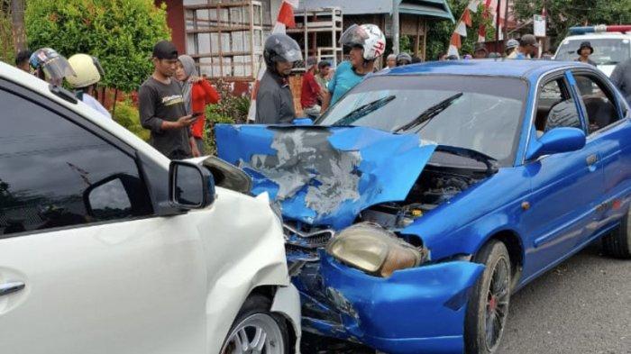 BREAKING NEWS: Xenia Vs Baleno Tabrakan di Jl Poros Sinjai-Bulukumba Sulsel