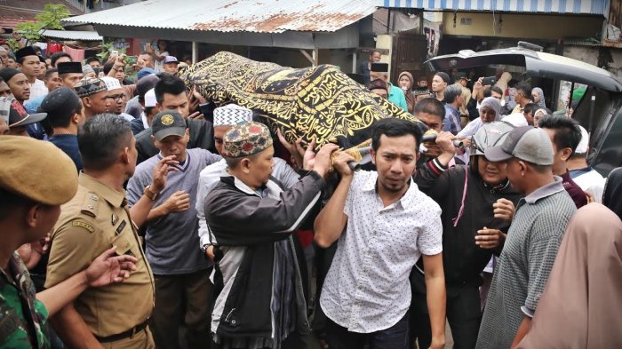 Almarhum AGH Bakri Kadir Akan Dimakamkan di Pekuburan Arab Bontoala - agh-drs-bakri-kadir_20170525_201856.jpg