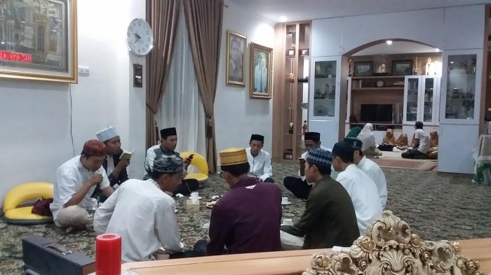Jelang Pencoblosan, Agus Arifin Nu'mang Hadirkan 10 Tahfidz Lantunkan Alquran di Rumahnya