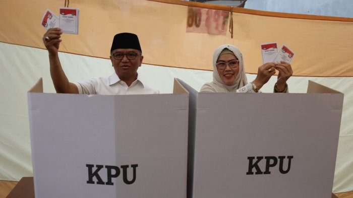 Bersama Sembilan Anggota Keluarga, Agus Arifin Nu'mang Memilih di TPS 06 Pengayoman