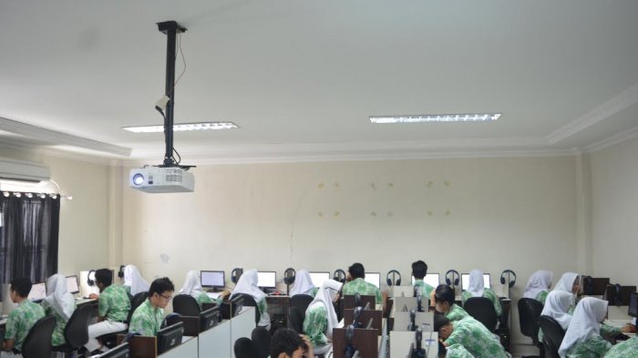 Hari ke-3, UNBK SMA Al-Azhar Berjalan Lancar
