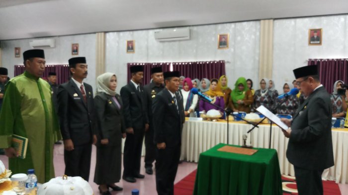 Lantik Putranya Sebagai Kadis Lingkungan Hidup, Ini Pesan Bupati Wajo