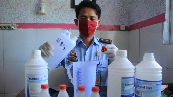 Langka di Pasaran, Apoteker Rutan Makassar Racik Hand Sanitizer Sendiri