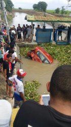 Waduh, Mobil Daihatsu Ayla Ini Terjun ke Irigasi di Bendoro Sidrap