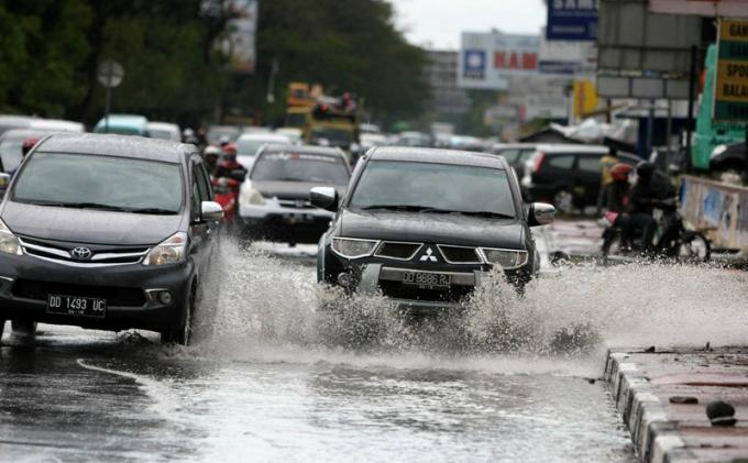 Halaman Parkir Pasar Sentral Bulukumba Tergenang Air