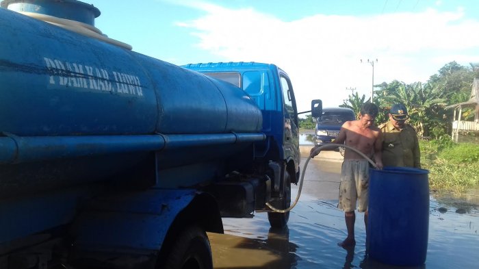 Dinas PU Luwu Pasok Air Bersih Untuk Korban Banjir di 7 Desa