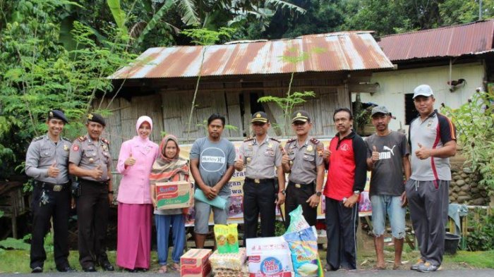Polres Enrekang Santuni Keluarga Miskin di Lewaja