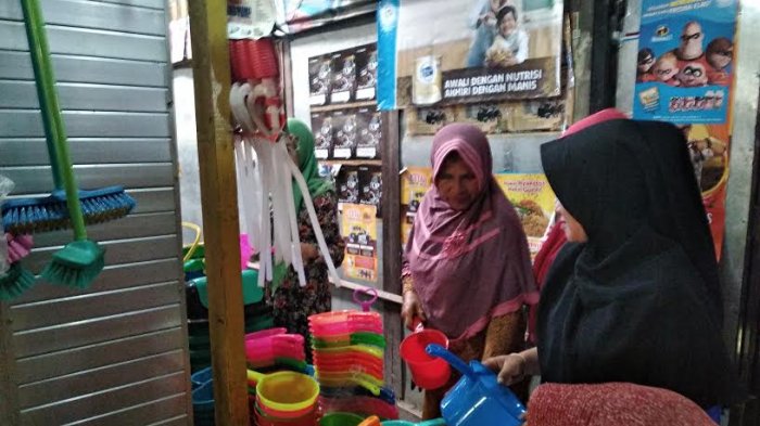 Berharap Rejeki Lancar, Ibu-ibu di Barru Berburu Timba di 10 Muharram